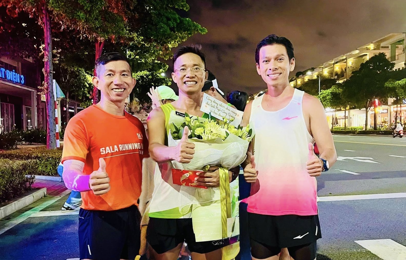 Bút ký bằng chân: 100km giữa đời thường, nghề báo và những người bạn