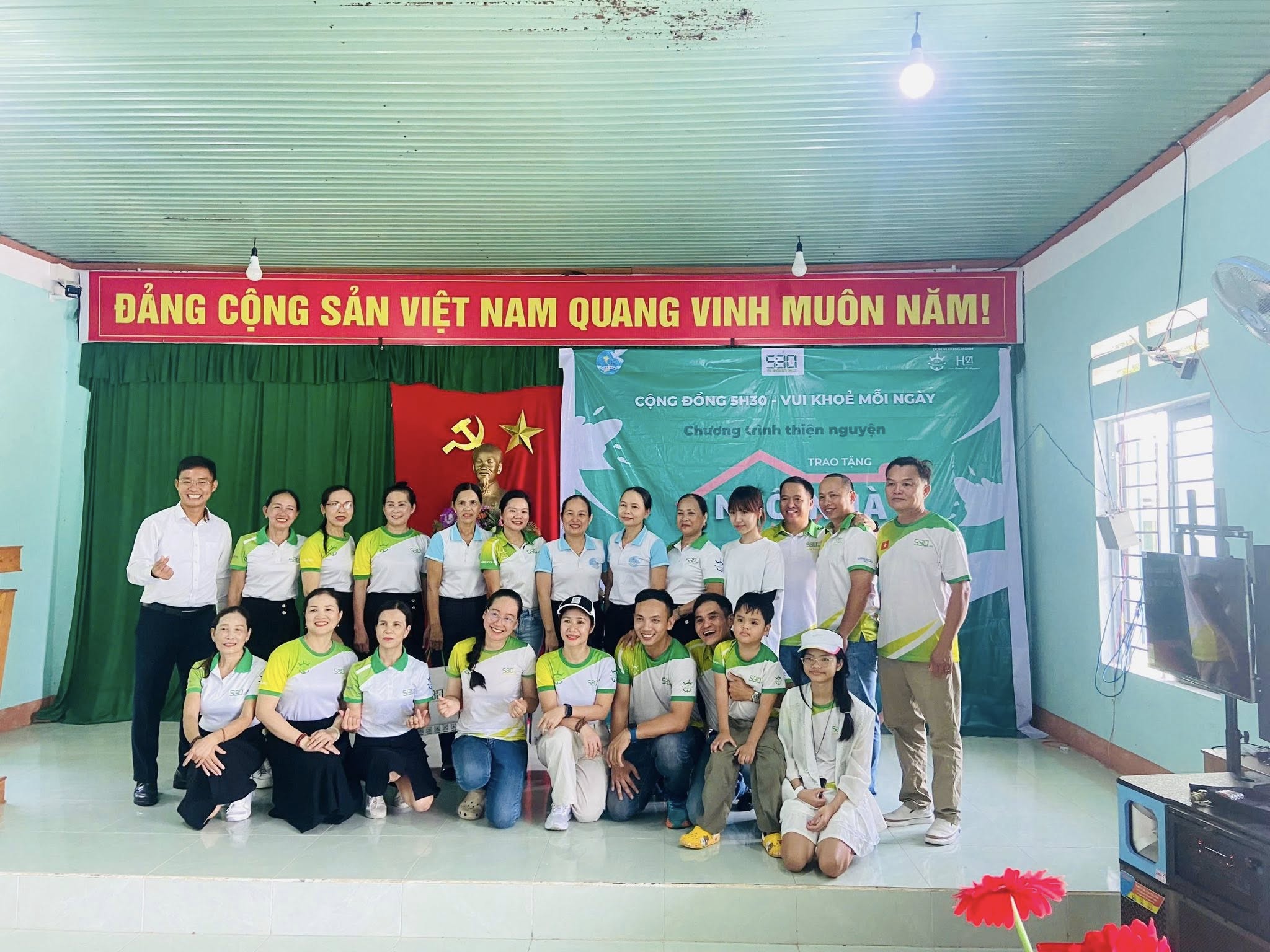 Tiếp nối hành trình vì cộng đồng - Căn nhà Yêu thương thứ 2 của Cộng đồng 5h30 được trao đi